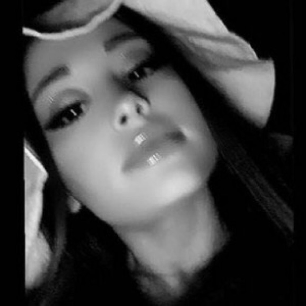 ISO: ARIANA GRANDE MERCH